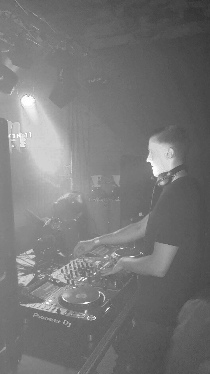Veeto_Music's tweet photo. Big thanks to @Eleven11_events for having me on last night. What a night!! https://t.co/0rNVCPaRPH