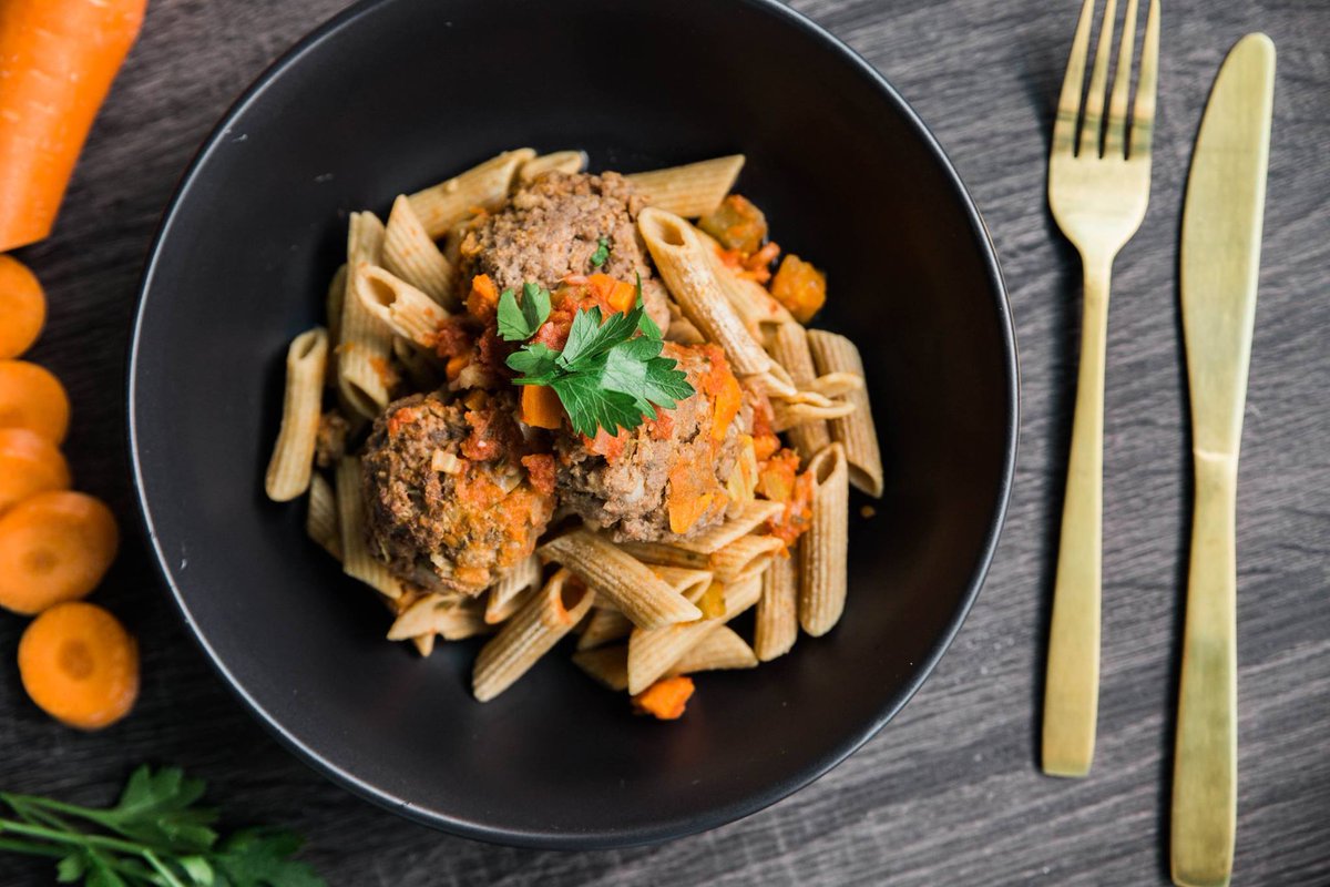 FitnessOutcomes's tweet photo. Grass Fed Beef Meatballs in Napoli Sauce. Is your mouth watering yet? What if I told you it was also low calorie &amp; high protein? 💦🍝❤️ https://t.co/AaM2CtaNmw