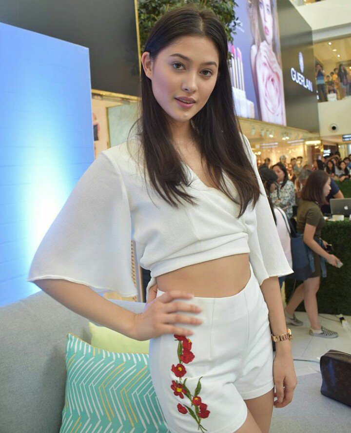 MauriMaureen's tweet image. To all the lovely fans of @MauWrob don't forget to include our hashtag everytime you tweet so that @vicegandako will notice us #MaureenOnGGV