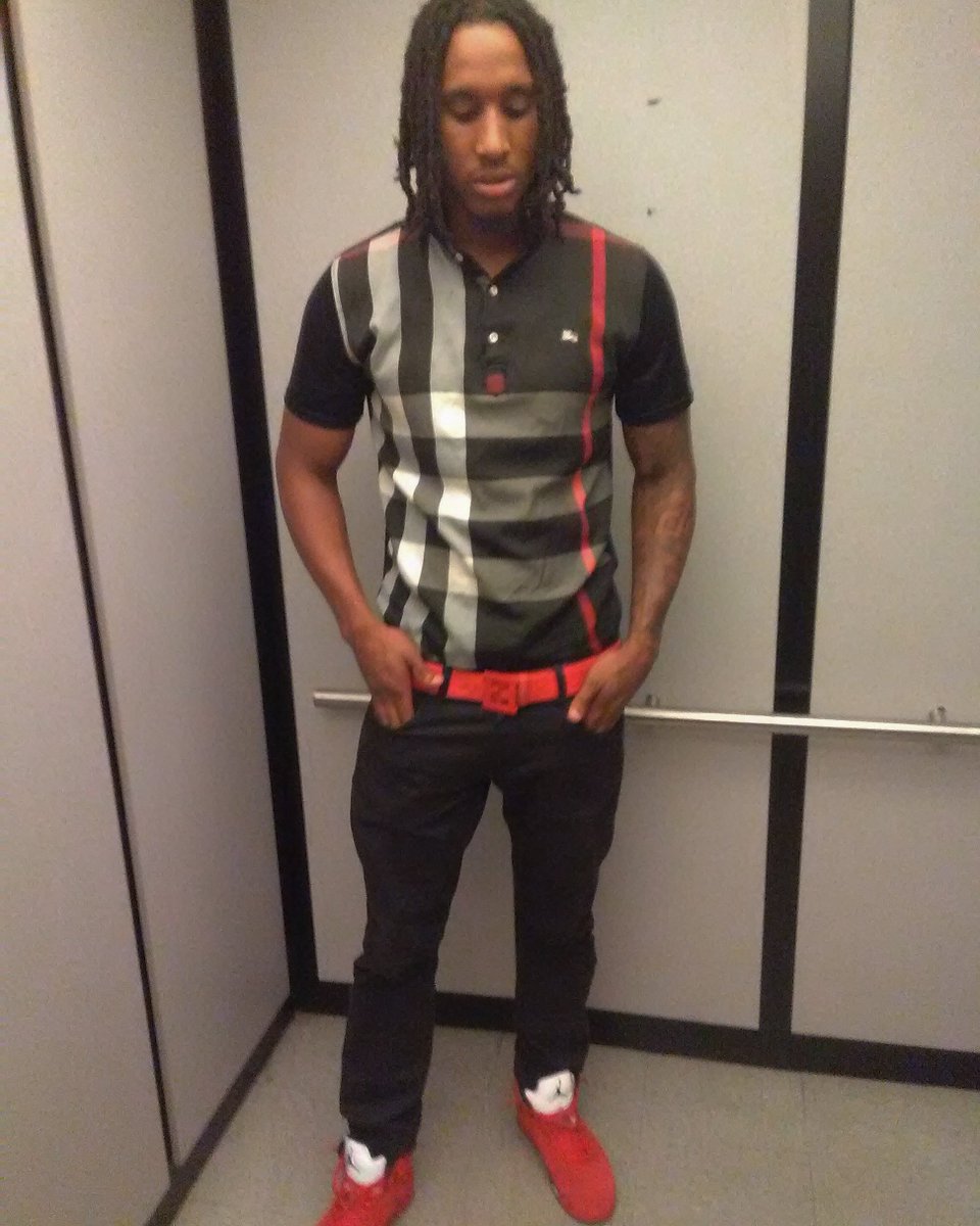 NTE_Curko's tweet photo. From DA Penitentiary🏰To DA Feds🏪Nigga 🔟😈Toes Down 🆙💵💲💰💪🏼💯 #Concealed #SOLID https://t.co/mfYAqYlsOb