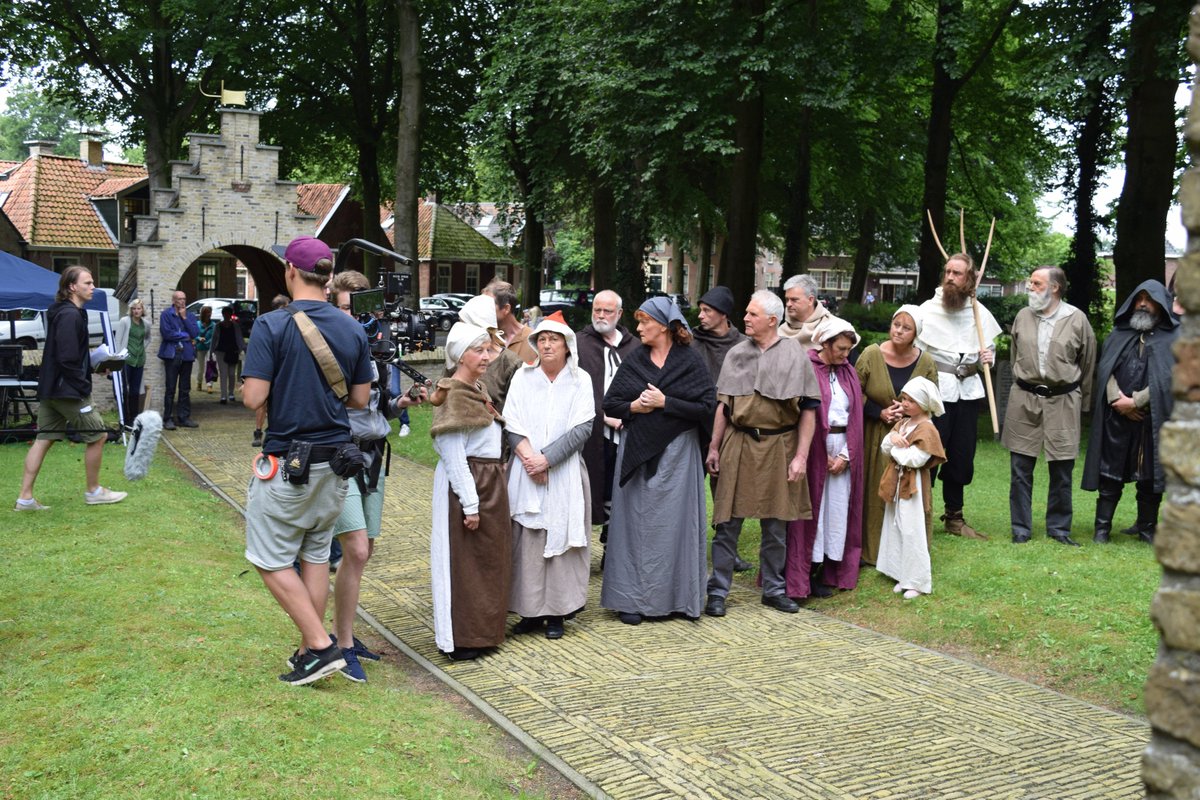 Er is altijd iets te doen of te zien in <a href="/Oldeberkoop/">Oldeberkoop</a>. Vanmiddag middeleeuwse taferelen bij de Bonifatiuskerk. #filmopnames <a href="/InOldeberkoop/">Beleef Oldeberkoop</a>