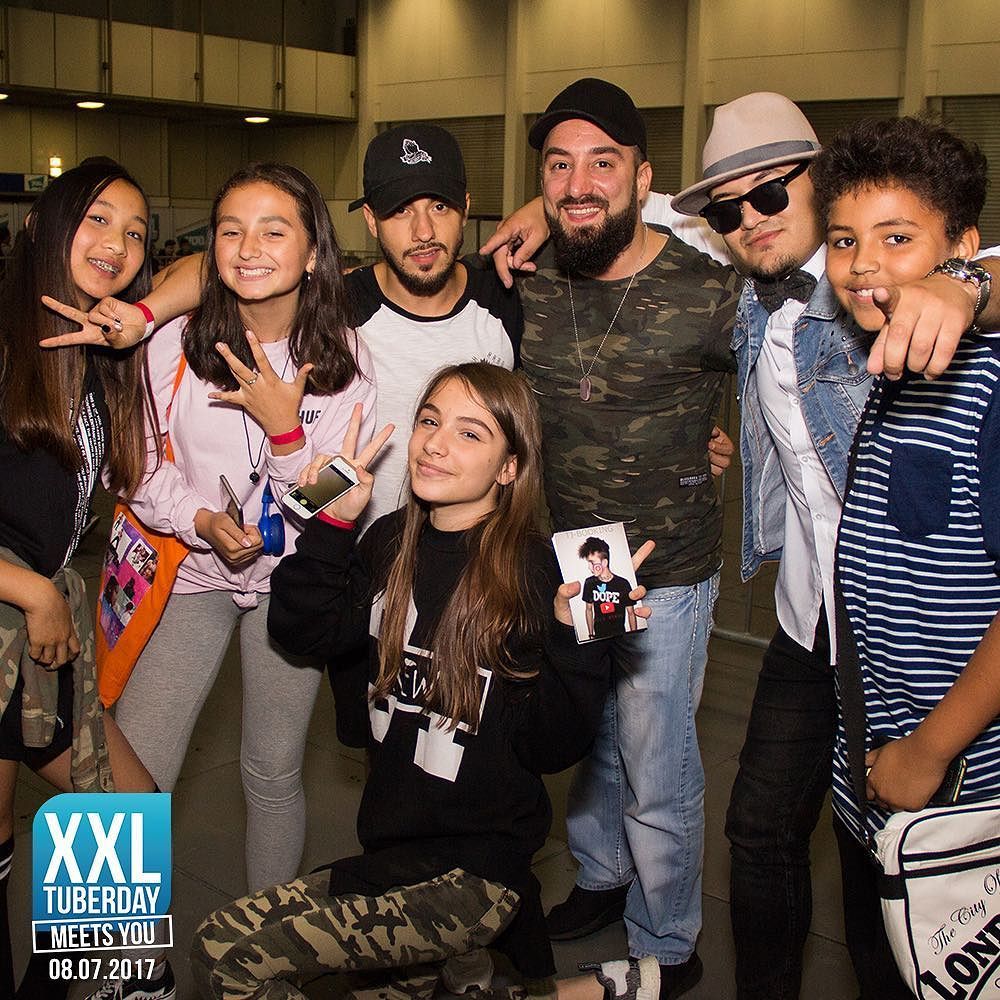 XXLTuberDay's tweet photo. Gruppenfoto 😍😍😍 #xxltd #tuberday #youmesse #berlin #stars #tuber #videodays #concert #like #love #guys https://t.co/g7cXg4NLpU