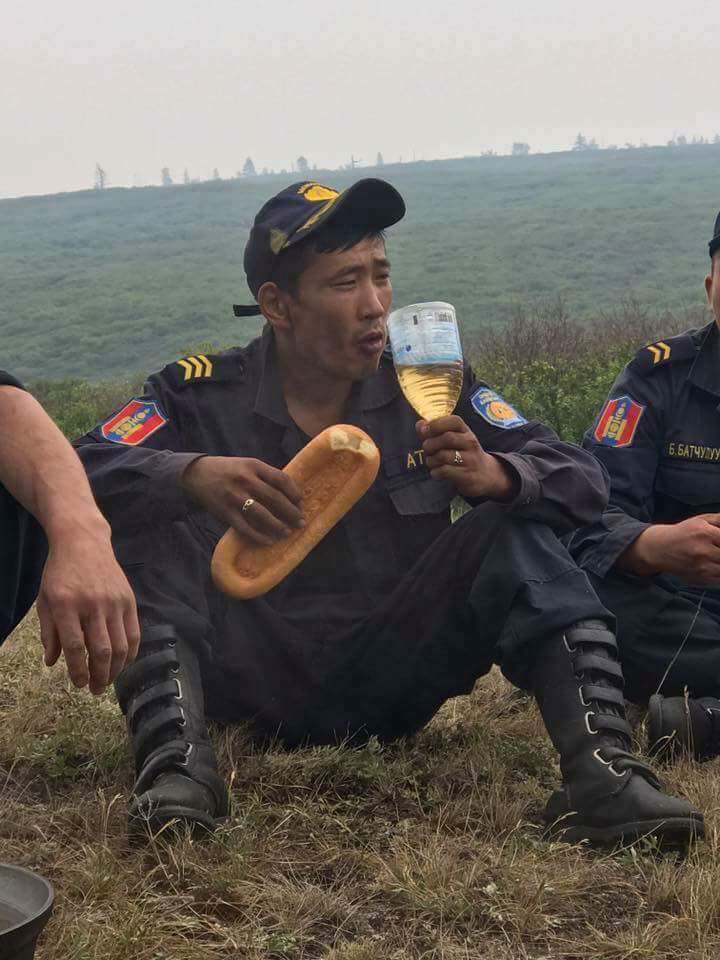 Ингэж ажилдаг гэж нэг нь гоншигнож байгаагүй дээ. ОБайдал-ынхан,  энэ цагийн БААТАР ууддаа.