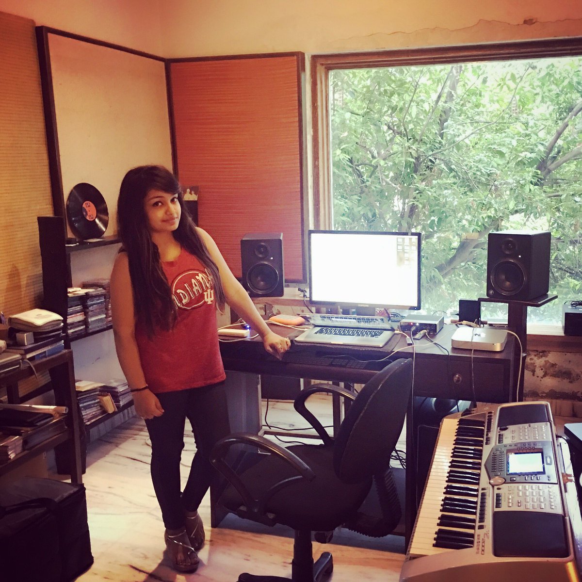 iSoniaSharma's tweet photo. #StudioWork #SuperbWeather #RomanticFeel #SoniaSharma 💕🎬🎸🎺🎼🎤🎷🎶🎤❤️💕 https://t.co/X6onH55cV7