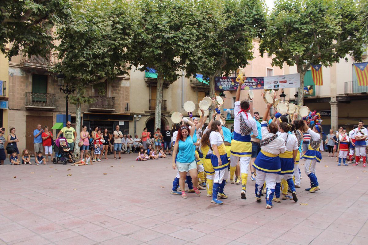 BALLdePANDEROS's tweet photo. Avui hem celebrat el nostre 10è aniversari 😃1️⃣0️⃣🎂 #mouelpandero #culturapopular #elvendrell https://t.co/8jHUY2fj6T