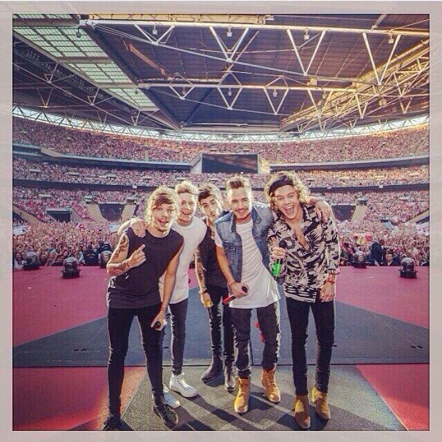 Niina1Dxoxo's tweet photo. バイトでツイート遅なっちゃったけど...  ✨7周年おめでとう🎊✨
自分が知ったきっかけはicaliyで､そこで携帯持ち始めたときに調べてWMYBのMV見て一気に引き込まれた！！💛💛
ほんまに1Dのおかけで世界が変わった💓 大好きです😍❤️ https://t.co/GxntW2m5d9
