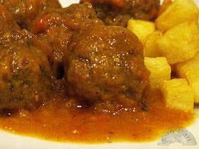 Con estas ALBONDIGAS CON PATATAS..... ¡Para qué vamos a cocinar un domingo!
#PlaceresDeLaVida #LaToná #DateUnCapricho