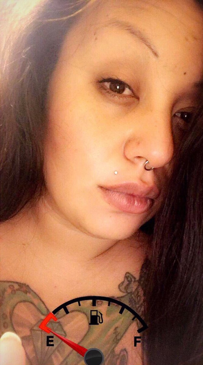 VanessaBorquez's tweet photo. So.. tired.. 😴😴😴 #needsleep #zombiemom #dontmindthemess #newmomproblems #sleepyface #sleepyselfie #6amshift #welcometomyworld #momlife https://t.co/M6iEoDFzWd