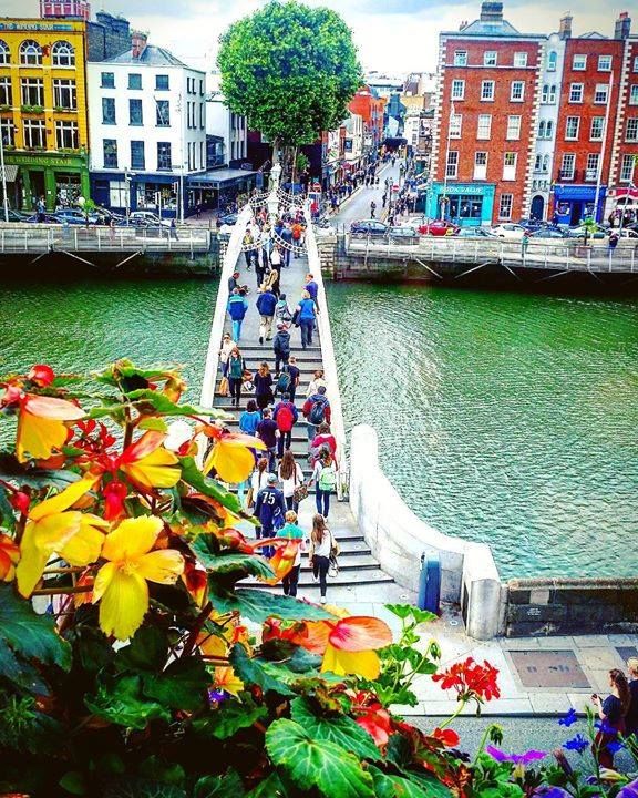 Colorful Dublin! #Ireland #LovingIreland  buff.ly/2uoLx5p

Credits: Instagram/bh_sean_guinness)