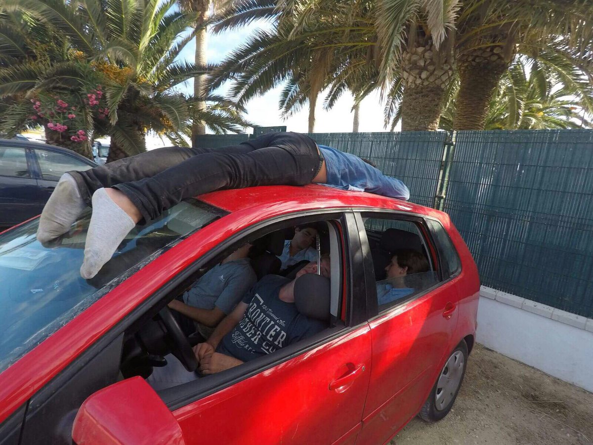 -Vamos a dormir ya??
-Venga, yo me pido arriba en la litera
#heroesanonimos