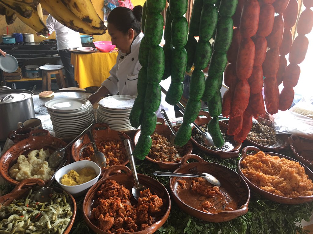 chef_asanchez's tweet photo. Ufff esto es amor!! #foodporn #cocinamexicana #cocinera #maiz #chorizo #lamarquesa #chorizo #cecina #quesadilla #chile #comoenelcielo https://t.co/yZ2EoDa36e