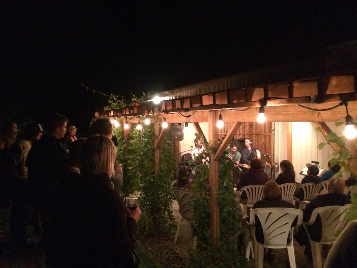 JulieAubeDtP's tweet photo. Super BBQ musical à saveur de Bellechasse hier au Ricaneux #defiboirelocal #prenezlechamp @ChaudApp @TerroirSaveurs https://t.co/uYR373aeUb https://t.co/6ZxRKOIP6d