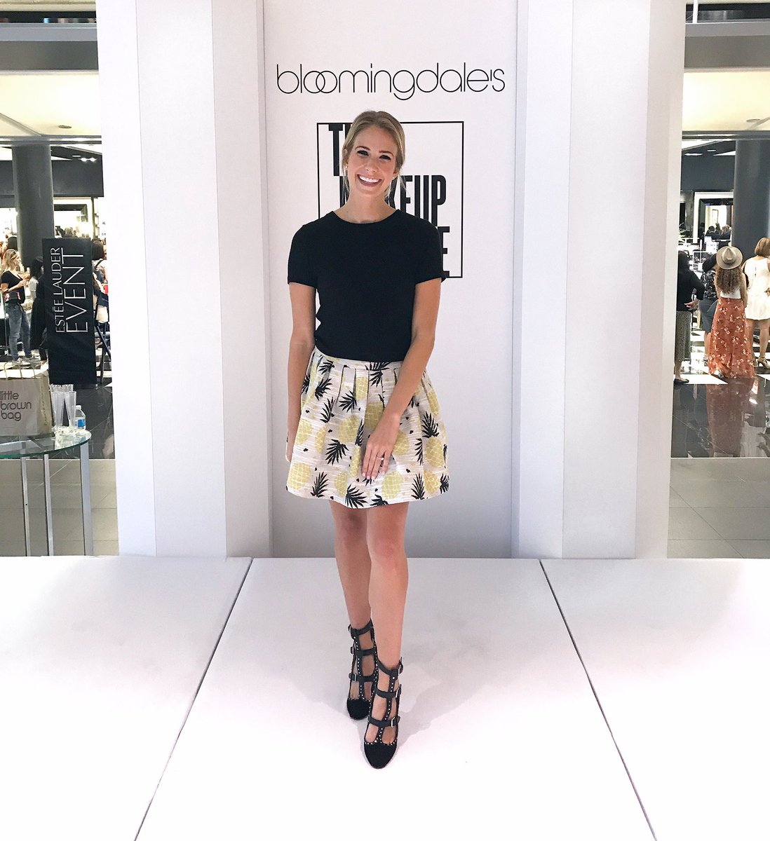 cbriche's tweet photo. such a blast hosting @Bloomingdales #TheMakeUpDate in #Miami 🙌🏻🎤💄
https://t.co/u7kBl4eqNk https://t.co/jYtlRC3BsC