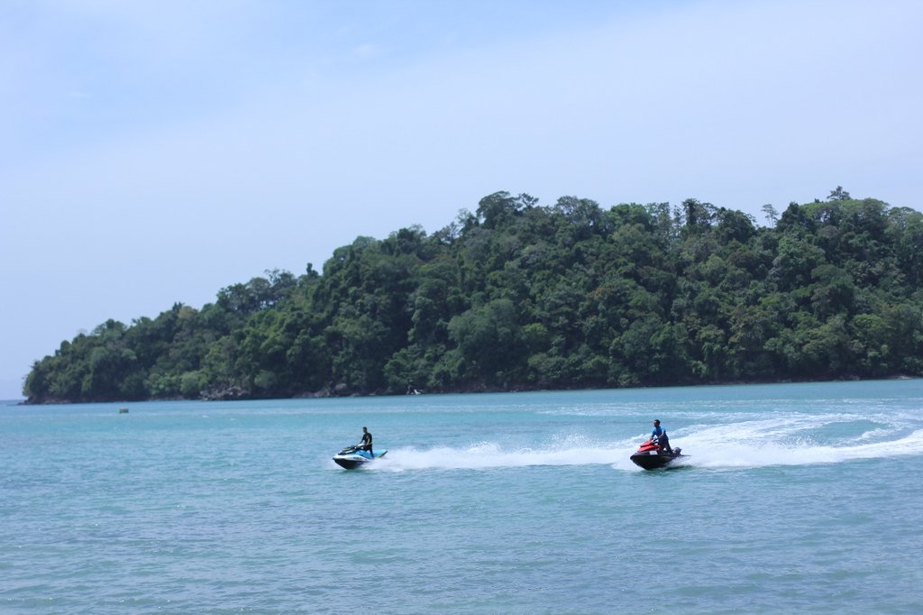 iloveaceh's tweet photo. @aceh_disbudpar @Kemenpar_RI @pesonaid_travel @humasaceh @ceritadestinasi @BTJ_AP2 @donkardono @ayo_jalan2 @fceallachain @andreOPA @jalan2men @Rahmadhani1111 @Poetra_az @serambinews @Tereza_1969 @Kemdikbud_RI @investinaceh @ebo_mansyur @USAIDEducation @wanti_one @Wanda_hp @Iqbal_Mhd @genpiaceh @genpi_id Akhirnya Festival Pulo Aceh 2017 berakhir sudah, semoga kedepan bisa menjadi lebih baik lagi dlm rangka promosi pariwisata. #PesonaPuloAceh https://t.co/OaXTPKbSzb