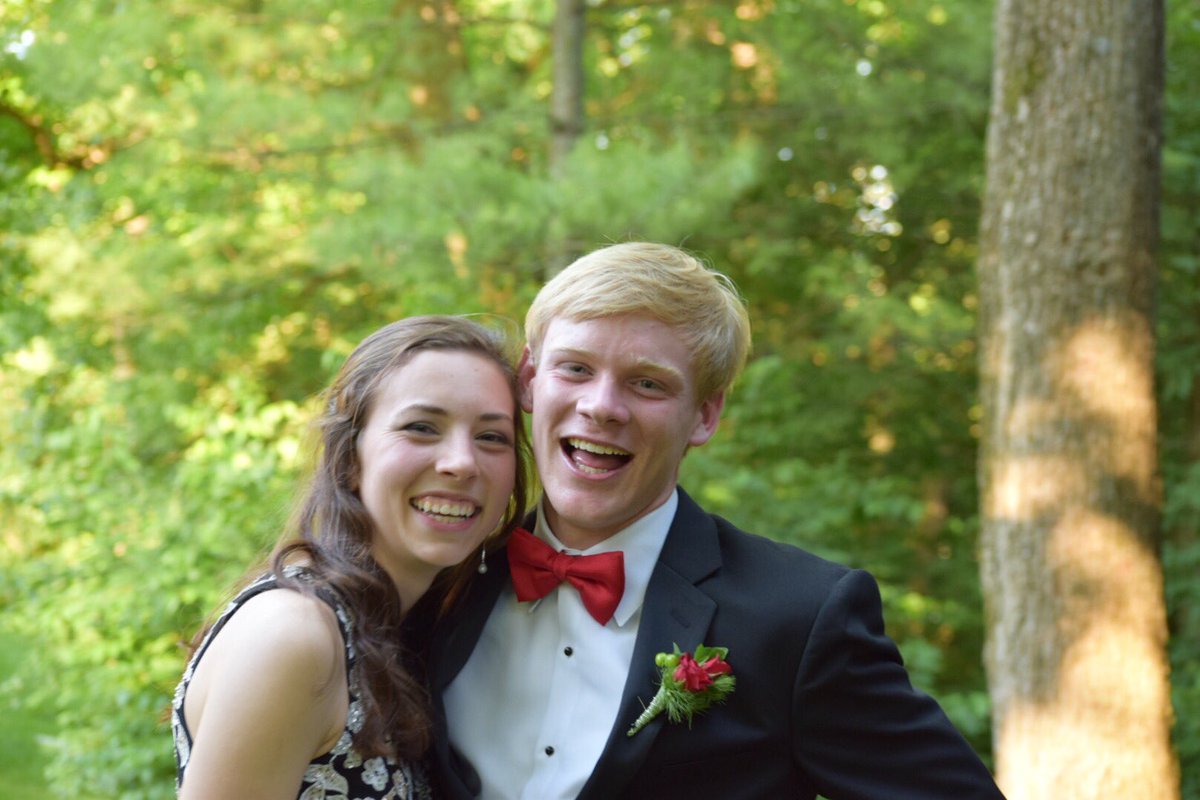 mhill954's tweet photo. Happy day of birth to the coolest person ever! I think this picture accurately shows how happy you make me https://t.co/hVekrVRkii