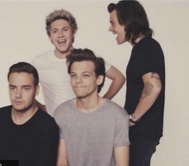 Basmla_Mmdouh's tweet photo. #7YearsOfOneDirection ❤❤
7years of my favourite boyband 😍
7years of fun 
7years of love 
I'm so proud of them😭
 miss them so much😢💔 https://t.co/3mtxltorRI
