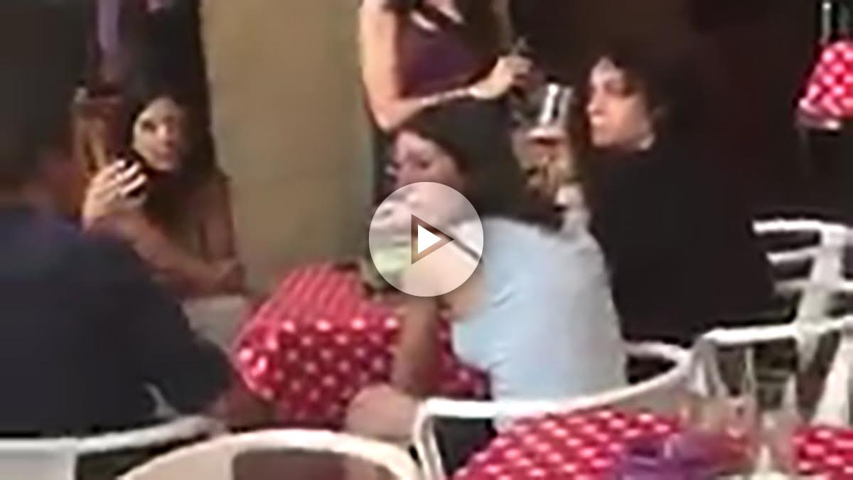 okdiario's tweet image. Unos venezolanos increpan a Iglesias: “¡Nos morimos de hambre, que lo sepáis los asesores de Maduro!” ww.okdiar.io/PXr1nc