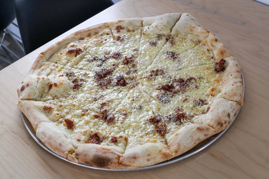 createolio's tweet photo. We make really good garlic fingers. There's really no other way to say it. Come on down #pizza #createolio https://t.co/SPcarbD2wj