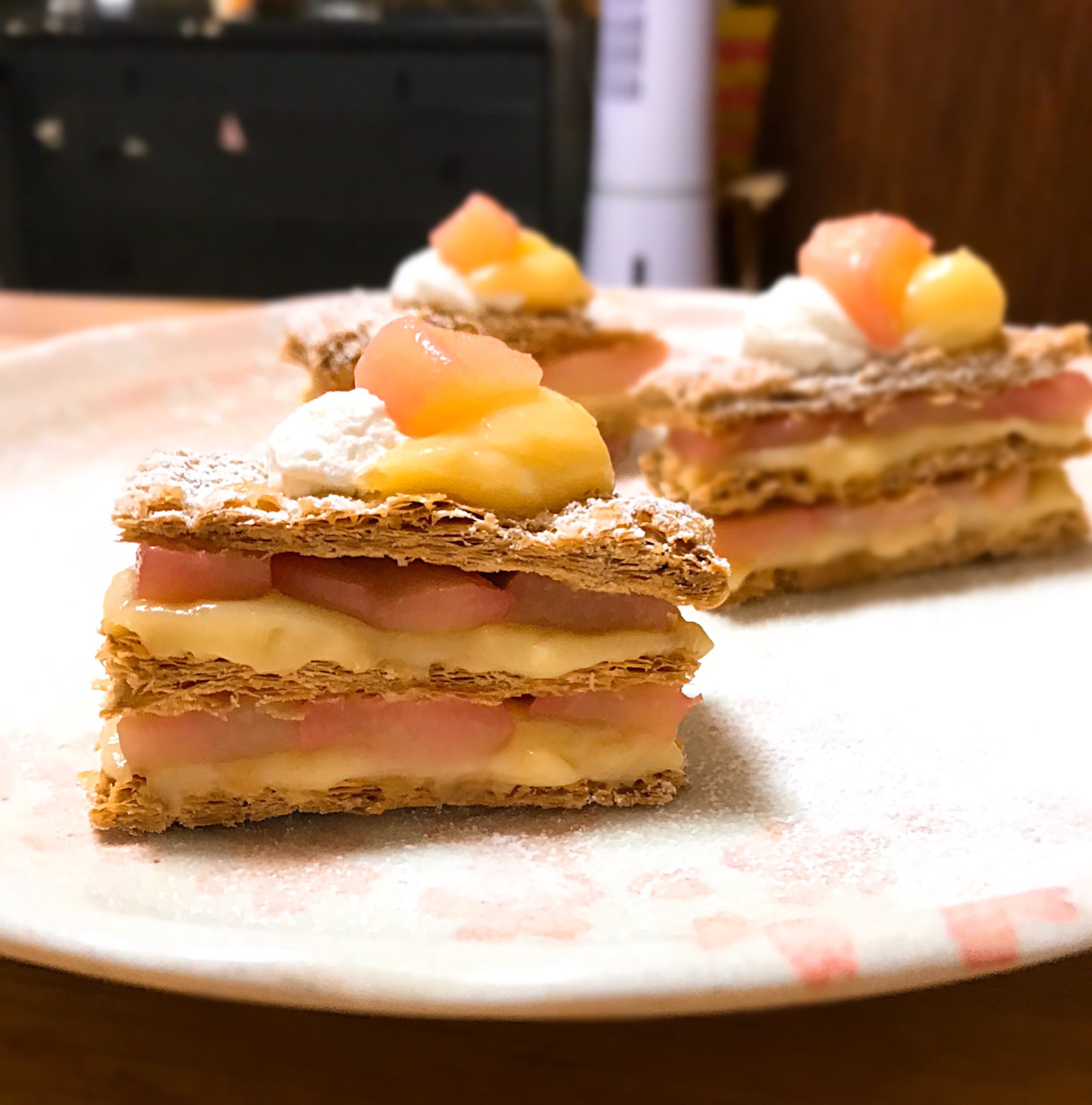 Twitter पर だー お菓子作り 桃のミルフィーユ パイ生地サックサク 桃まだあるから明日も桃使ったケーキ作ります お菓子作り お菓子作り好きな人と繋がりたい 桃 ミルフィーユ T Co Gvfeexgjas Twitter