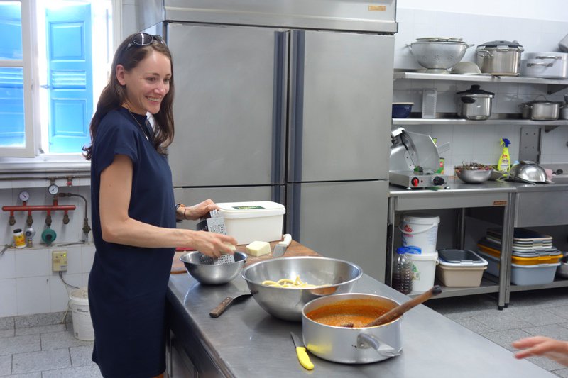 FindinGreece_'s tweet photo. Wondering what to do on the #greekislands ? Why not joining a #Cooking class? #fun , #yummy and easy! #amorgos #Greece #HealthyLiving https://t.co/yc2C0sOxx3