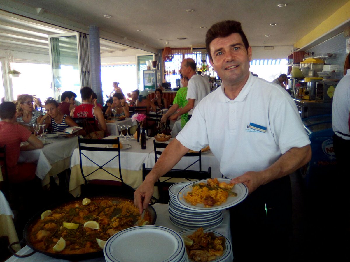 profedeele's tweet photo. Y terminamos el encuentro con una paella riquísima 😋 #profedeele17 Recargando pilas para el nuevo curso escolar. 💪 https://t.co/27dffd3kUu