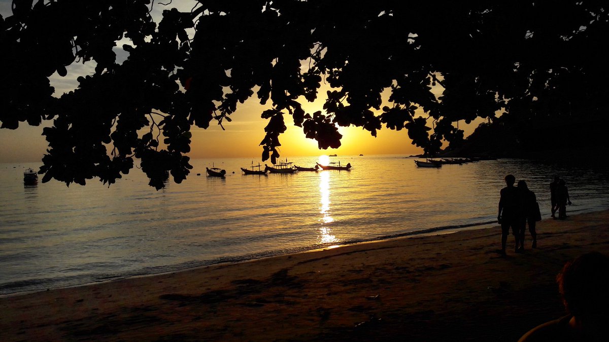 BigBlueDivingKT's tweet photo. Sunsets with an ice cold beer after diving 😀😍🍻
#sunset #BEER #kohtao #divessi #padi https://t.co/D6c5NjRbKF