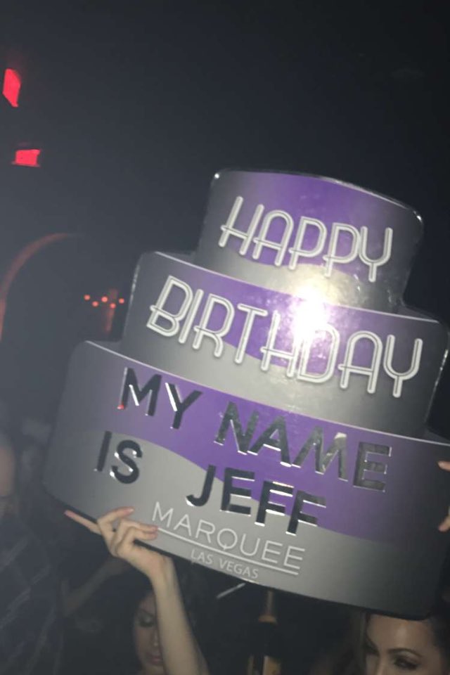 dizzadoshyy's tweet photo. HAPPY BIRTHDAY DAVID!!1 🎊 https://t.co/YWRTqKdiKp