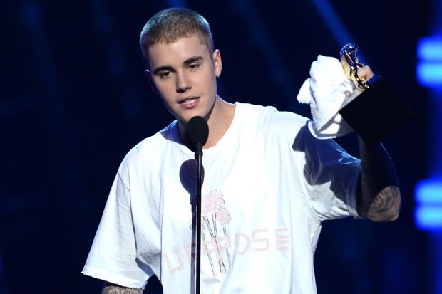 formybiebsx's tweet photo. META: MIL COMENTÁRIOS
CADA UM COMENTA MAIS DE CEM VEZES. BORA ESTAMOS ABAIXANDO A DIFERENÇA! RT RT RT

#MTVHottest Justin Bieber https://t.co/IVaC8i19Rd