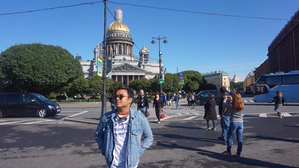 ReeseKids's tweet photo. Thank you so much RK @arichalmers for Reesey-fying St. Petersburg! #ArigatoInternetGoesToStPete #NotesFromSpace https://t.co/zzqiwxvUHl