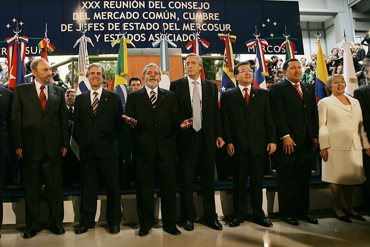 _CLACSO's tweet photo. El #Mercosur ayer y hoy. En una década, el gran proyecto de integración del Sur se hunde dominado por gobiernos neoliberales y golpistas. https://t.co/eompy5KnFI