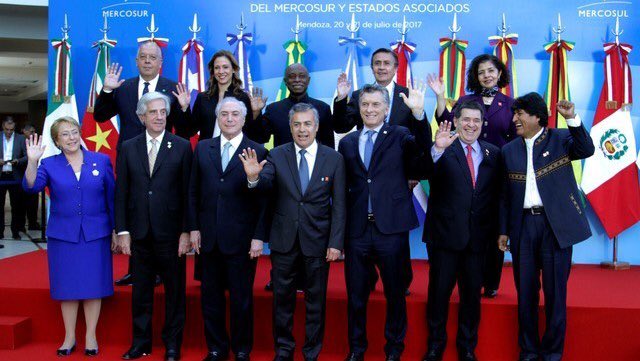 _CLACSO's tweet photo. El #Mercosur ayer y hoy. En una década, el gran proyecto de integración del Sur se hunde dominado por gobiernos neoliberales y golpistas. https://t.co/eompy5KnFI