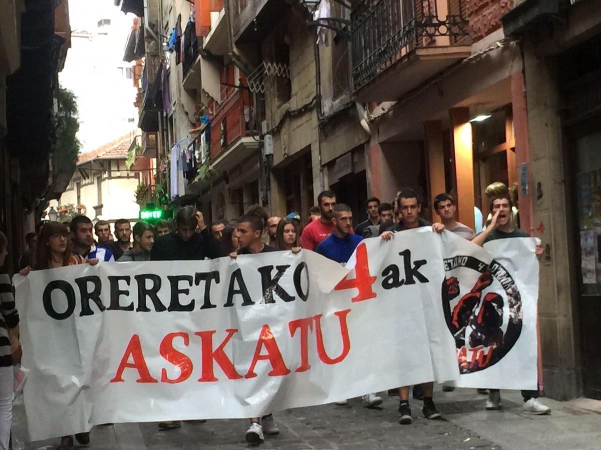 OAskatu's tweet photo. Atzoko manifestazioko argazkiak, MILA ESKER! 
#Oreretako4akAskatu https://t.co/v9K4OmaGAz