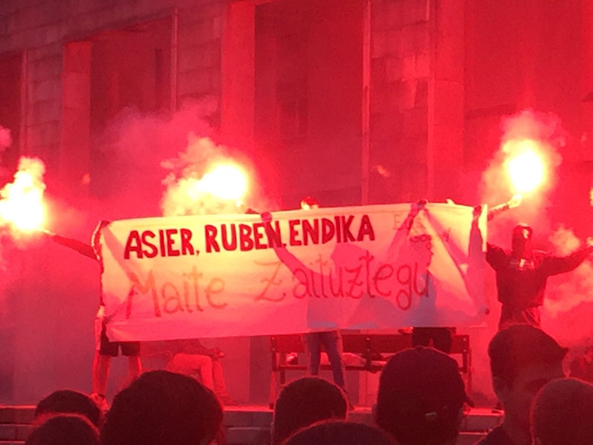 OAskatu's tweet photo. Atzoko manifestazioko argazkiak, MILA ESKER! 
#Oreretako4akAskatu https://t.co/v9K4OmaGAz