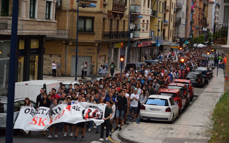 OAskatu's tweet photo. Atzoko manifestazioko argazkiak, MILA ESKER! 
#Oreretako4akAskatu https://t.co/v9K4OmaGAz