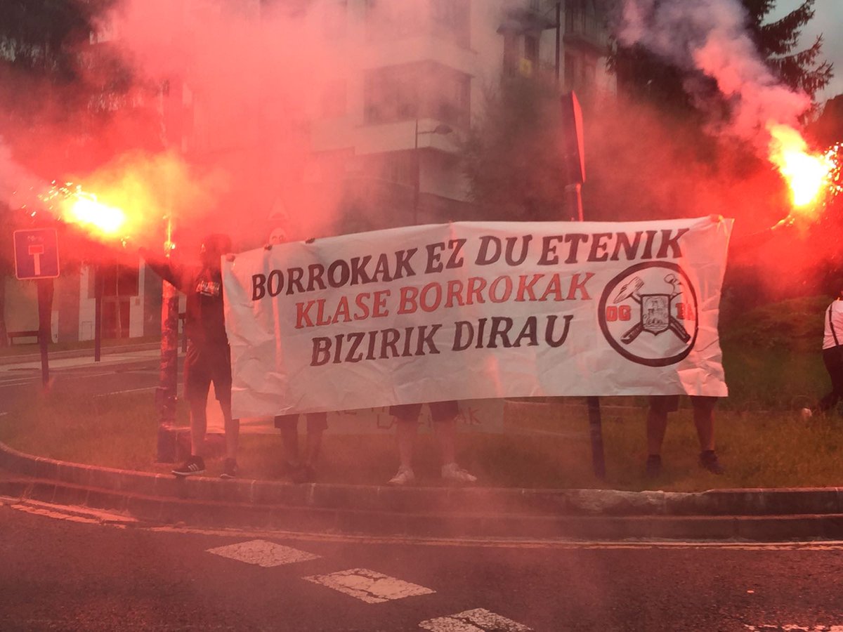 OAskatu's tweet photo. Atzoko manifestazioko argazkiak, MILA ESKER! 
#Oreretako4akAskatu https://t.co/v9K4OmaGAz