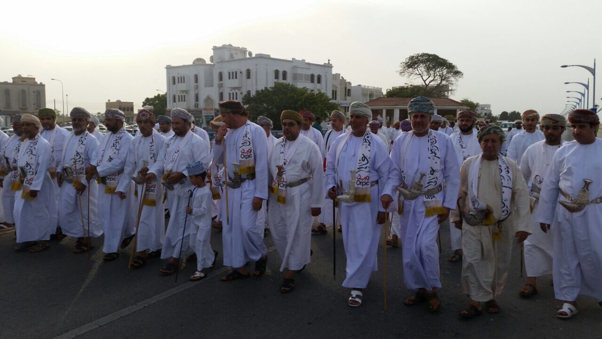 Rassd_24's tweet photo. أهالي ولاية #صحار في مسيرة ولاء وعرفان بمناسبة #يوم_النهضة_المباركة #٢٣يوليو https://t.co/32cWEh462N