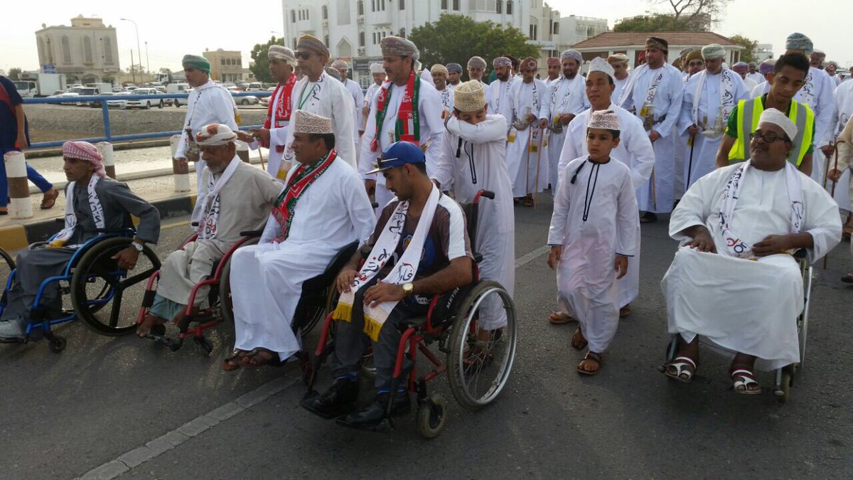 Rassd_24's tweet photo. أهالي ولاية #صحار في مسيرة ولاء وعرفان بمناسبة #يوم_النهضة_المباركة #٢٣يوليو https://t.co/32cWEh462N