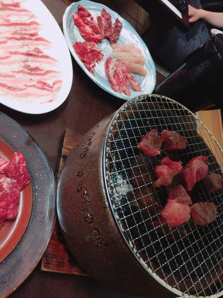mky820's tweet photo. 焼肉食べた後にケーキ食べる生活できた https://t.co/1Kwp2hHbKI