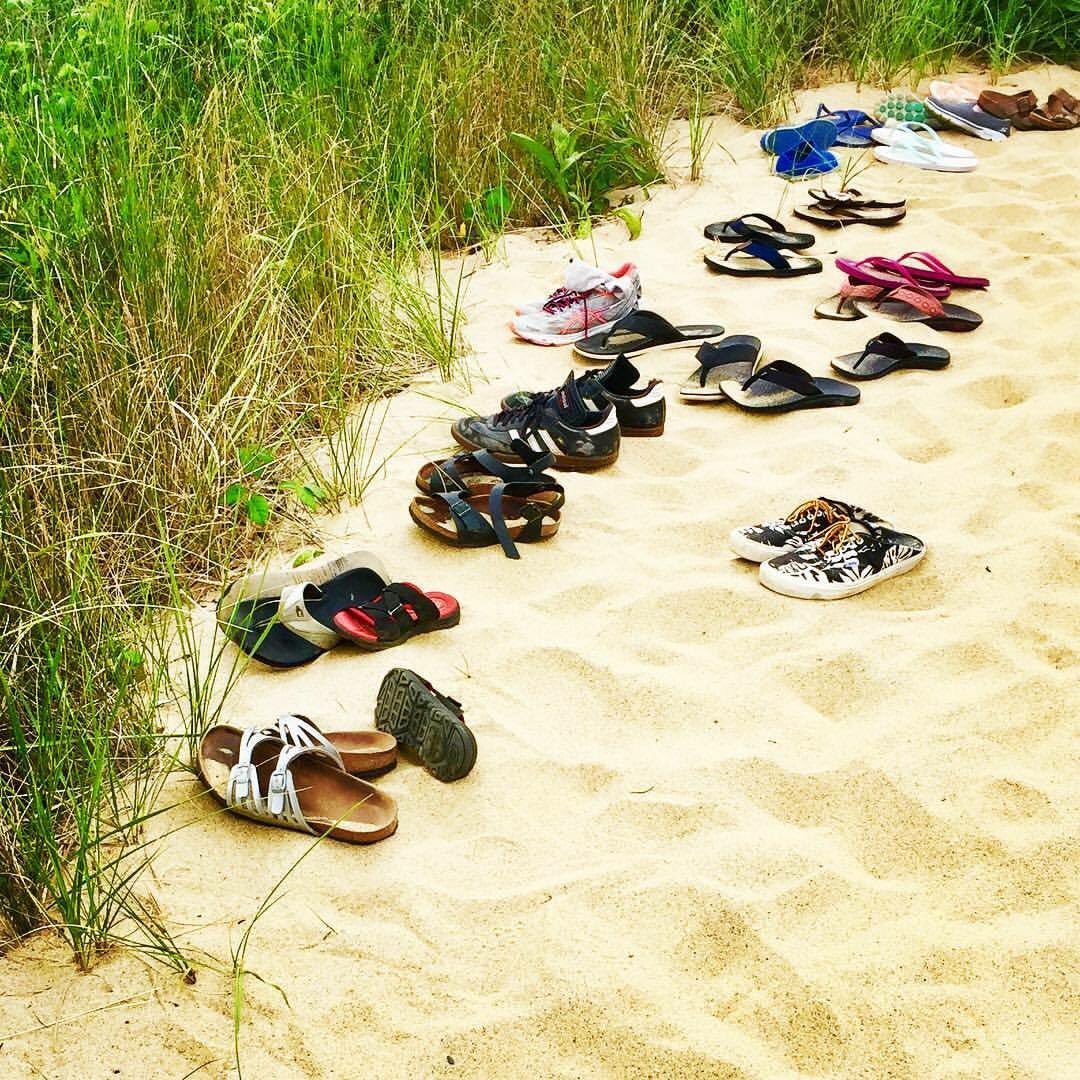 Sissyyatesdsign's tweet photo. How we roll on summer weekends! #summer #sundayvibes #noshoesnoshirtnoproblem #mvlife #sissyyatesjewelry #sissyyatesdesigns #beachlife https://t.co/BzjPtFj6MC