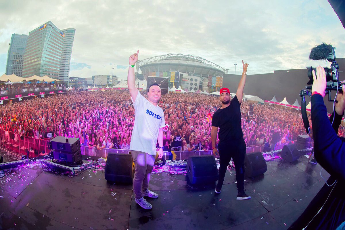 DJIrwan's tweet photo. #Teamlovely was in the building, thanks #Amsterdam for showing us so much LOVE 💙🙏🏼
📸 by Haris for @vestivalglobal
#djirwan #ricogreene https://t.co/exMYpNFI4b