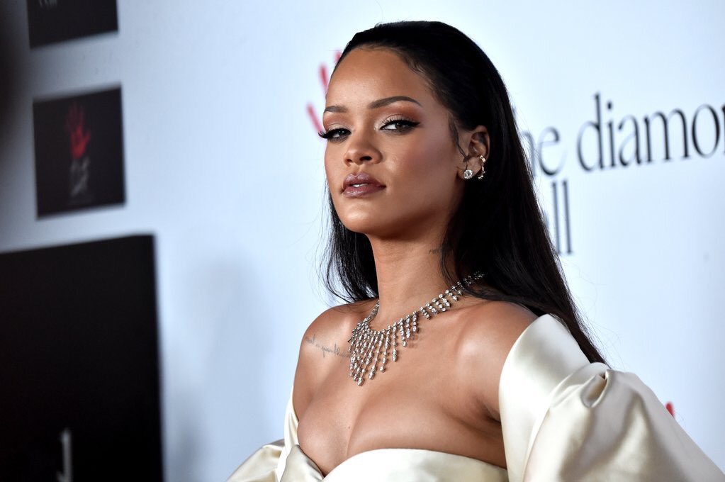 PopCrave's tweet photo. Rihanna is set to meet the President of France, Emmanuel Macron, at the Elysee Palace on Wednesday. https://t.co/vsrmaYziB0