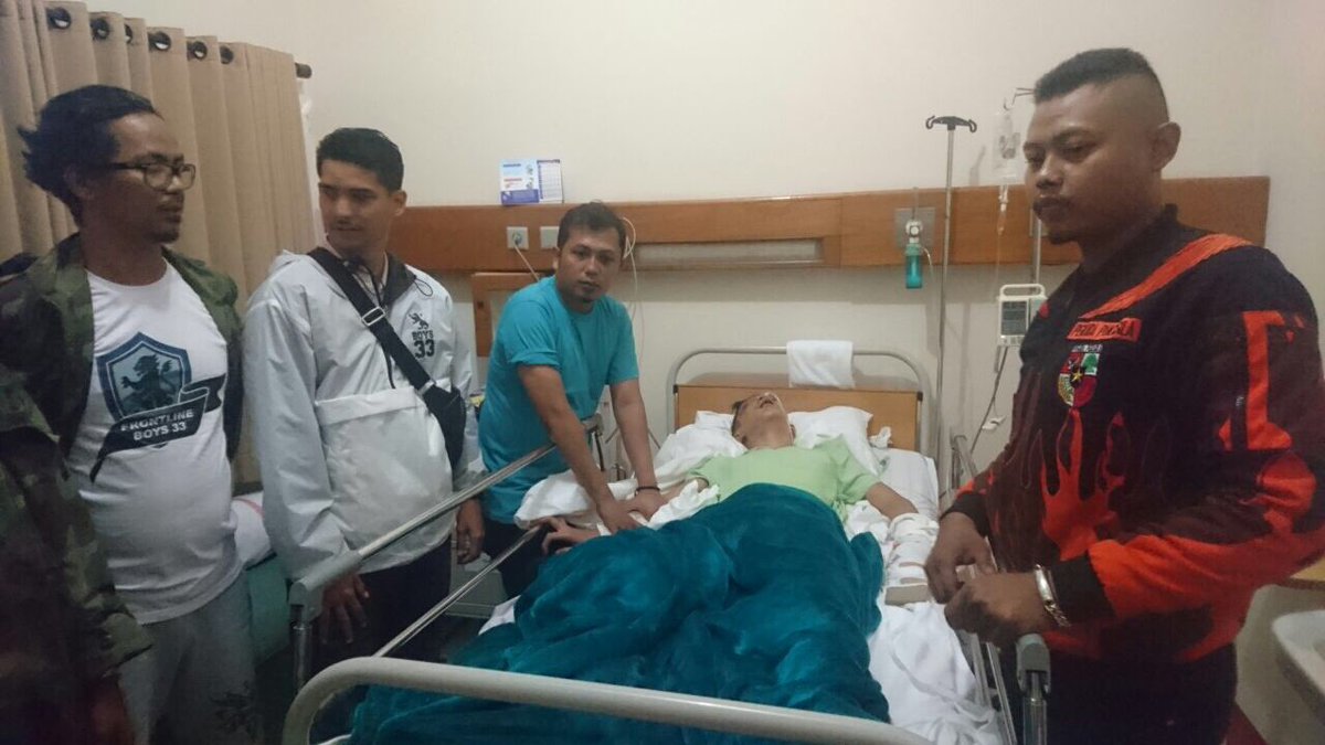 Donasi untuk Iko bisa lsg rek keluarga korban, melalui rek BCA a/n Abdul Gopur 4371260131. Contact person: 081221898833