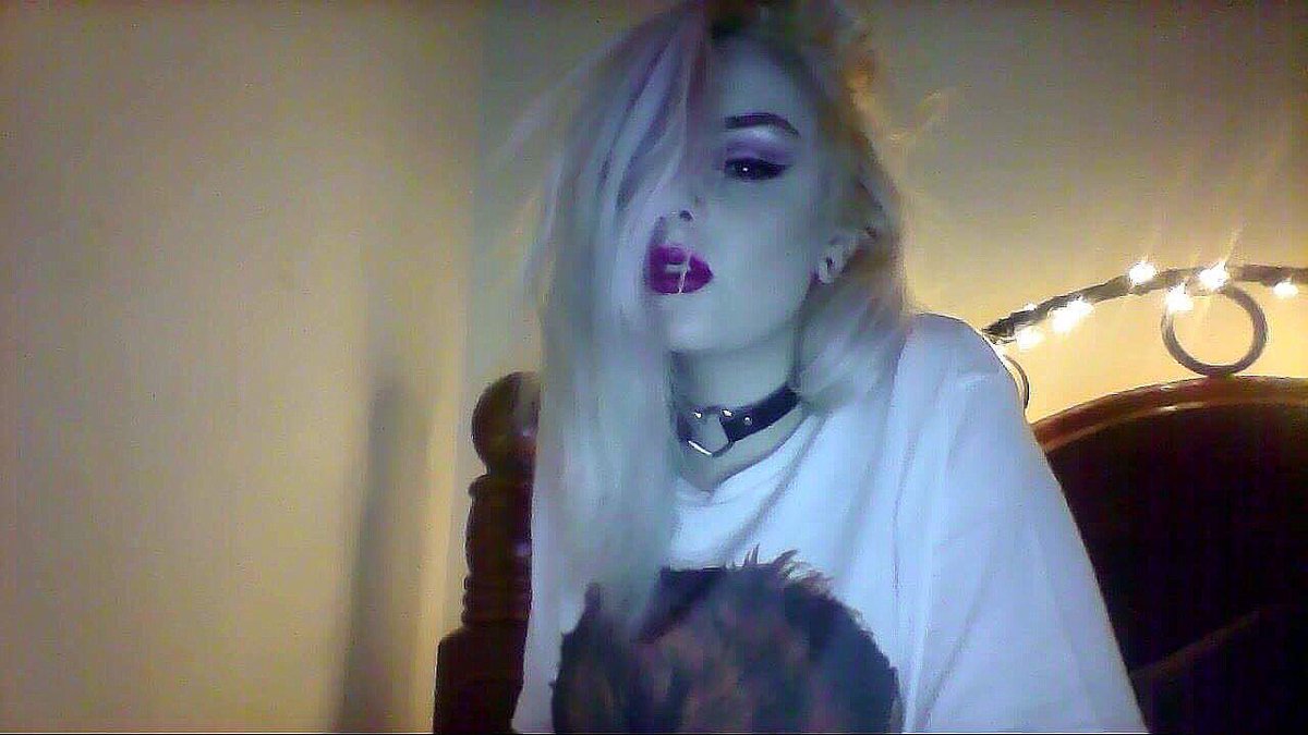 lvangel345's tweet photo. perfection like this only comes round once every so often 💁🏼 time to treat your Mistress. 

#findom #femdom #dominatrix #slave #blackmail https://t.co/3fMqw0a45P