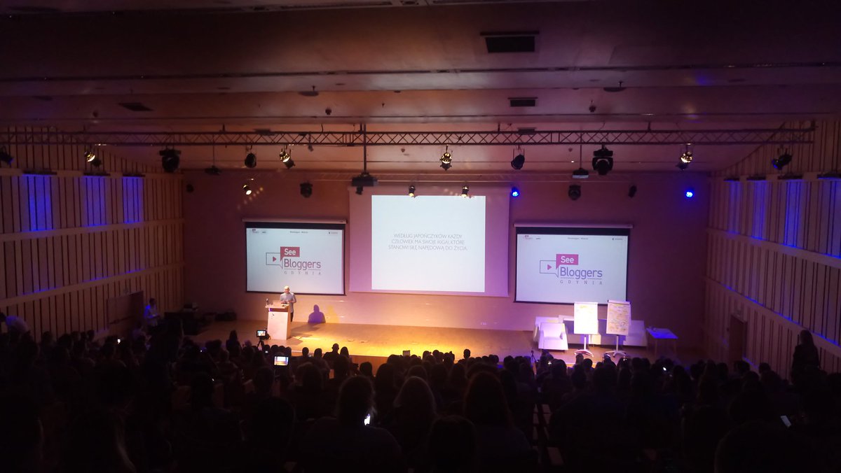 JakubJuszynski's tweet photo. Na zakończenie cenie See Bloggers Jason Hunt na scenie #seebloggers #gdynia #jasonhunt https://t.co/Zl3bI5pfh3