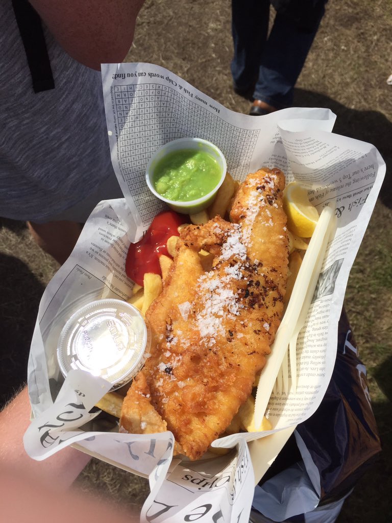 Fish &amp; Chips <a href="/TheOpen/">The Open</a>. I hope you have <a href="/GordanRamsey_/">Gordan Ramsey</a> cooking them. £10 😱 nice day though