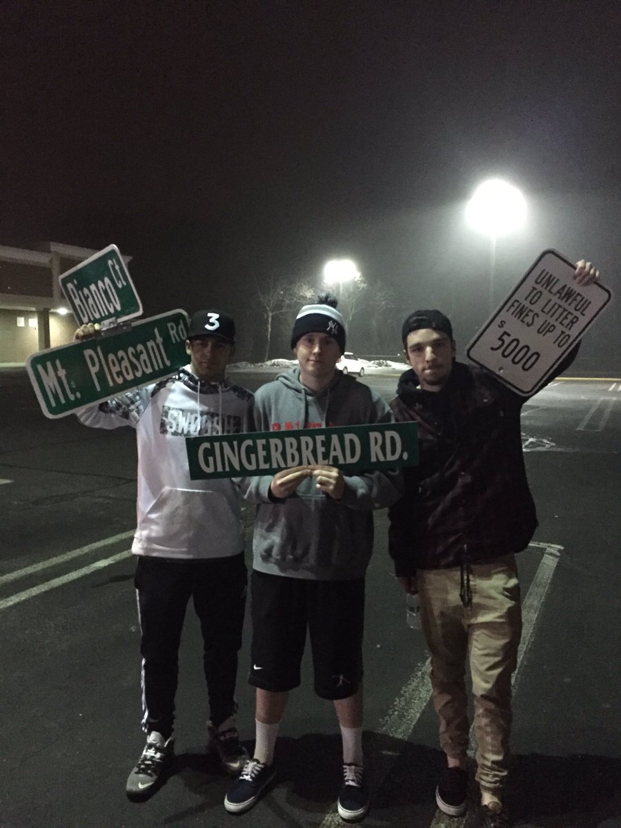 dylansmalll's tweet photo. Happy Birthday Bri Guy 🦀Have fun at the oasis tn #BonJellion #Bactus https://t.co/4vP7YDBrya