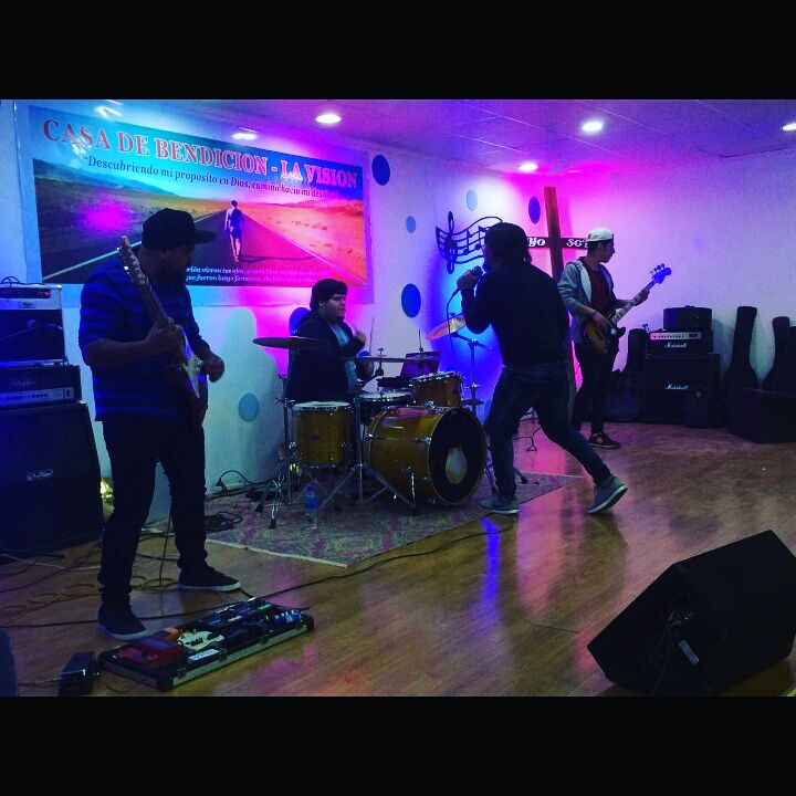 Palosanto2's tweet photo. Gracias a los amigos de Casa de bendición por la invitación! #PaloSanto #MuerteVida https://t.co/ouysH40bNy