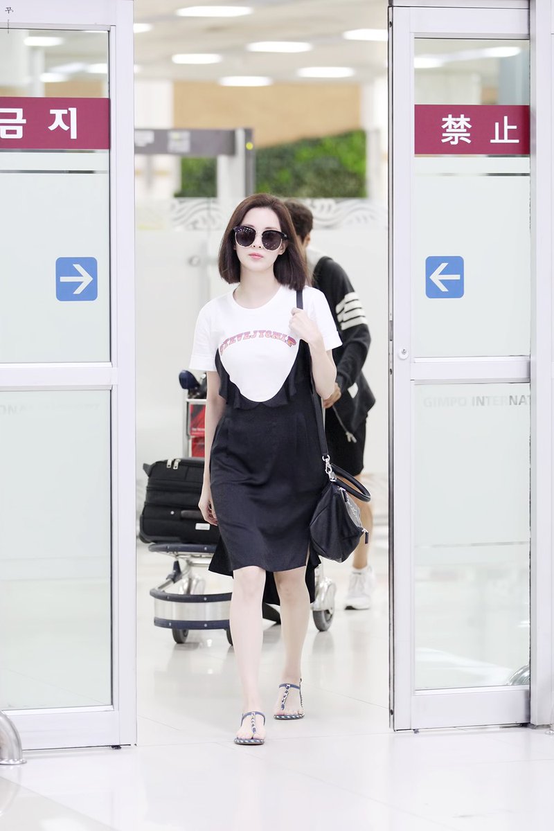 ggu3net's tweet photo. 170717 김포공항 서현이 5p https://t.co/iuV8wtiG9D https://t.co/NYS34Wbhst