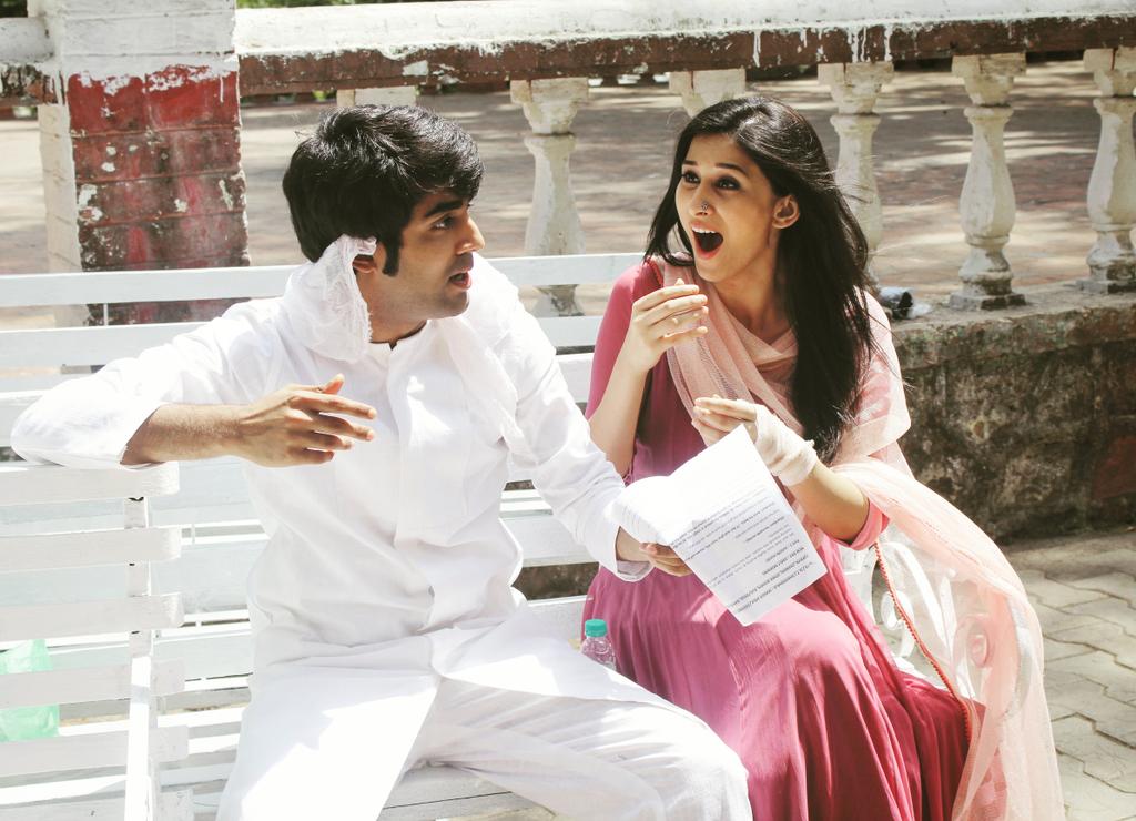 Sheenians's tweet photo. #QuestionOnAkSheen 1
Which offscreen moment is this?
#AkSheen #100EpisodesOfPiyaaAlbela #PiyaaAlbela https://t.co/yiT3WHC6ir