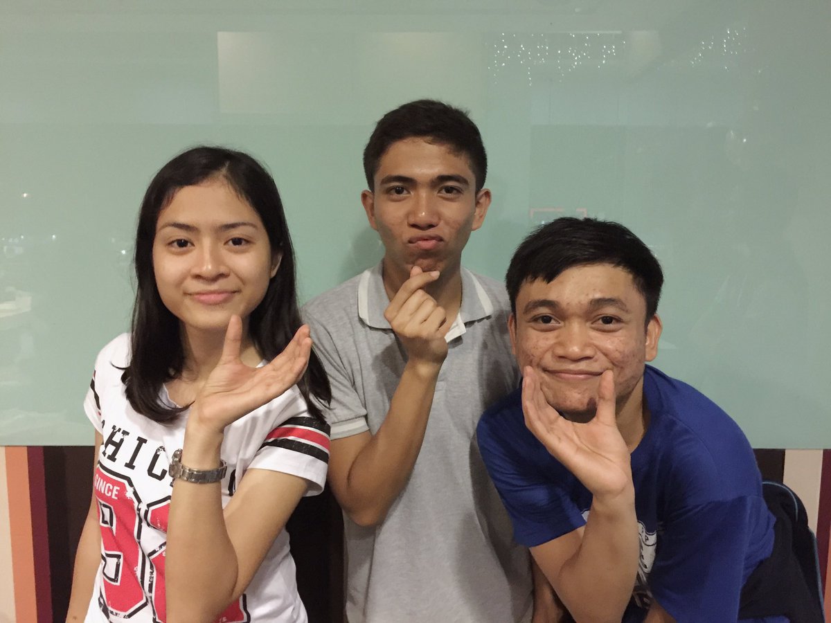 uscchec's tweet photo. The Chemical Engineering Club has opened its arms to two new members, Allyssa and Francis! Welcome to the club! ๐
#ChECMARKED https://t.co/iCGhu8Mfov